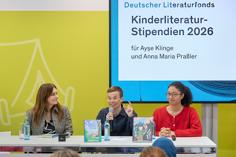 Ayşe Klinge und Anna Maria Praßler im Gespräch mit Jurymitglied Ines Dettmann