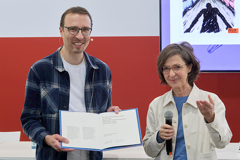 Übergabe der Urkunden: Andreas Langer und Bettina Fischer